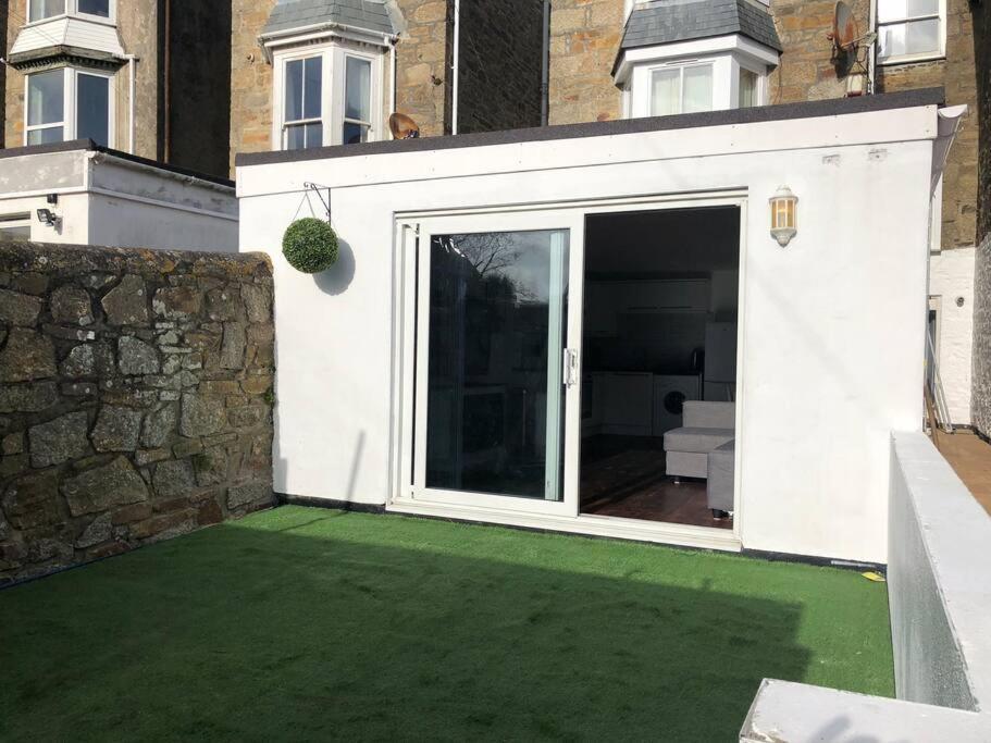 Modern Garden Apartment In A Large Victorian House ペンザンス エクステリア 写真