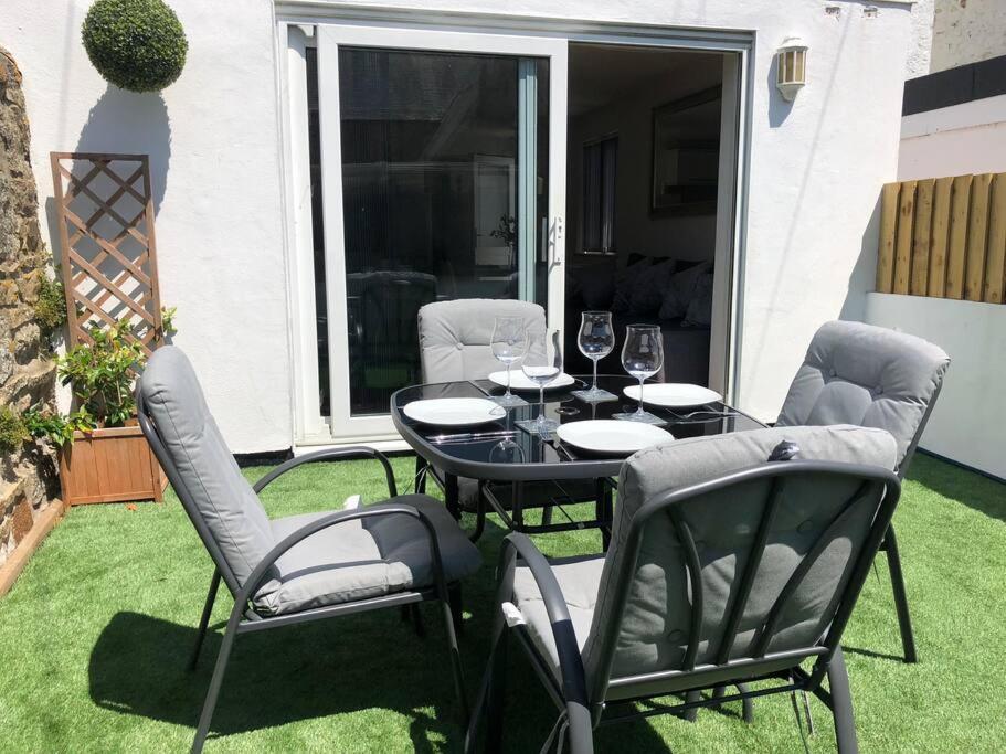 Modern Garden Apartment In A Large Victorian House ペンザンス エクステリア 写真