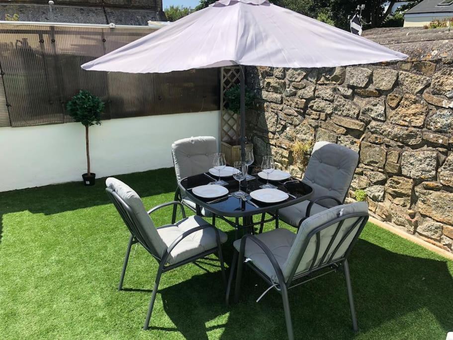 Modern Garden Apartment In A Large Victorian House ペンザンス エクステリア 写真