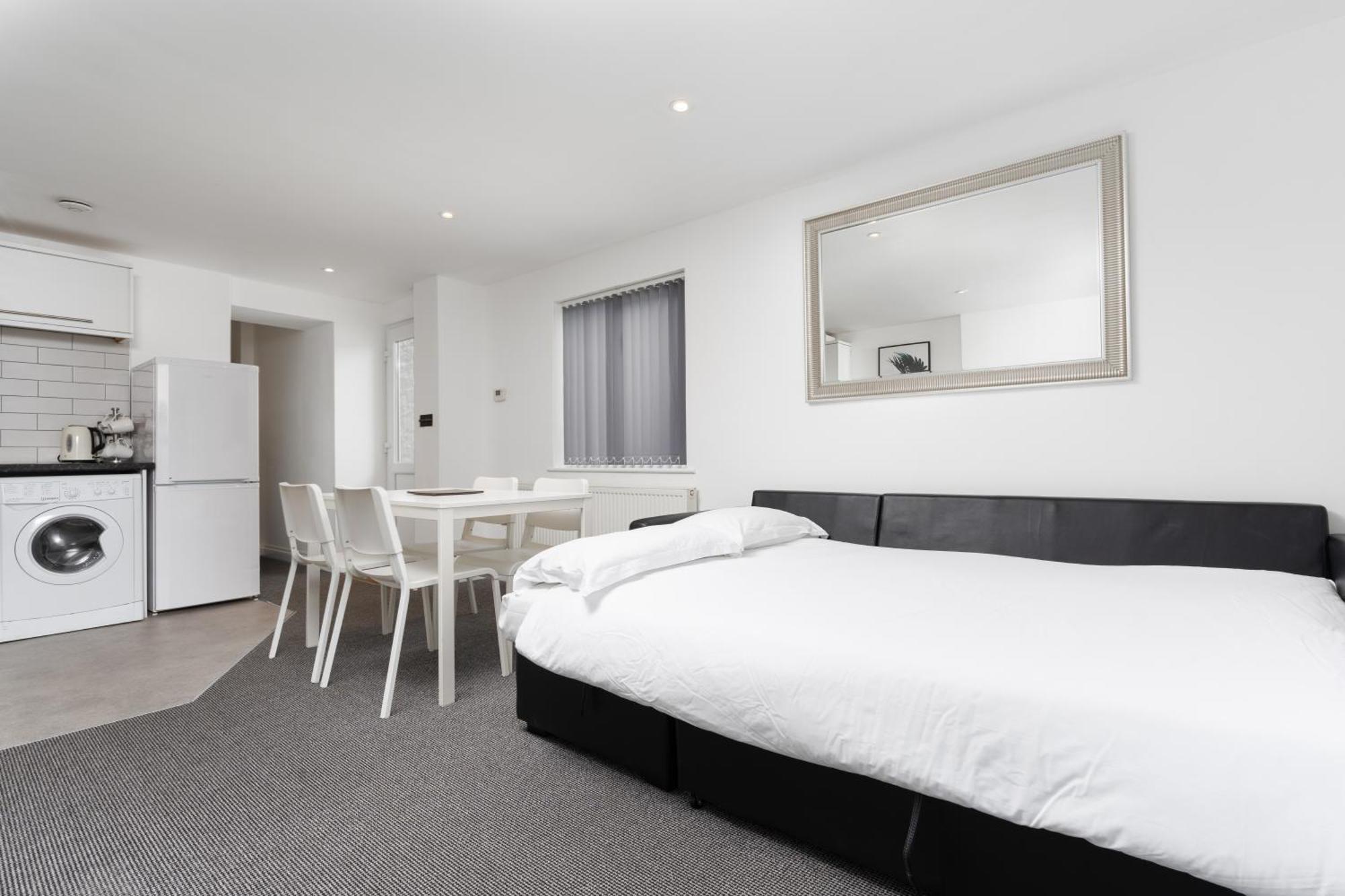 Modern Garden Apartment In A Large Victorian House ペンザンス エクステリア 写真