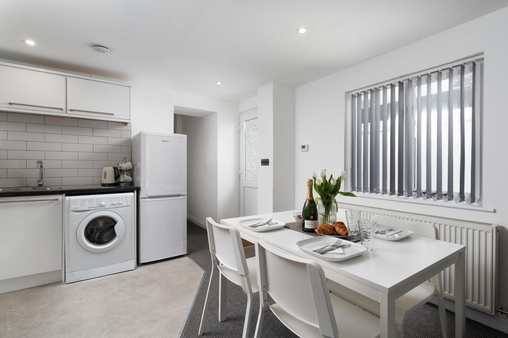 Modern Garden Apartment In A Large Victorian House ペンザンス エクステリア 写真